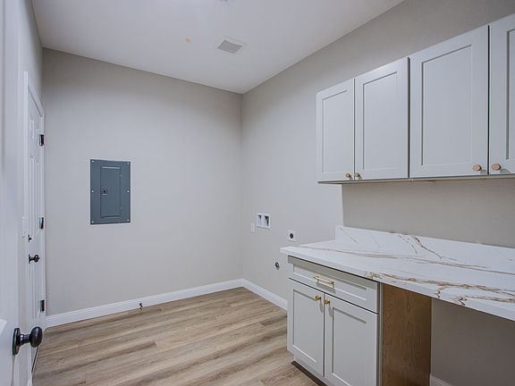 5th image of 2760 Tecumseh Ave
