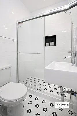 Rented by The InHouse Group | media 35