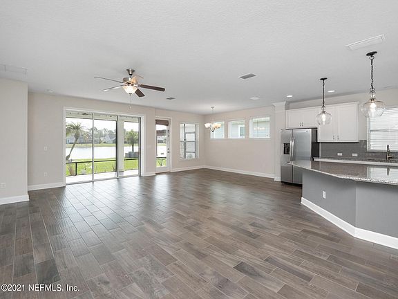 5th image of 121 Whisper Rock Dr