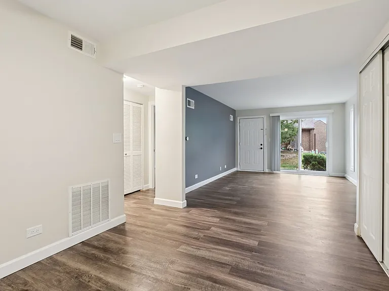 Crystal Lake Apartments — Photo 44