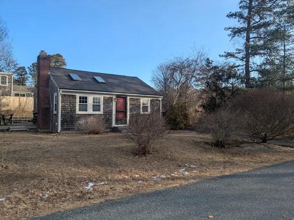 16 Gilbert Rd, Dennis Port, MA 02639