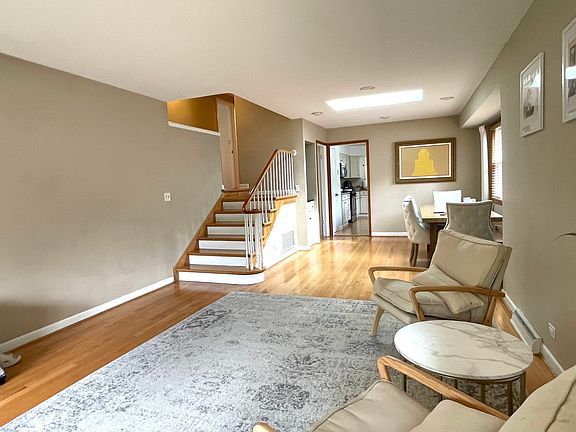 5th image of 1201 Daryl Ln