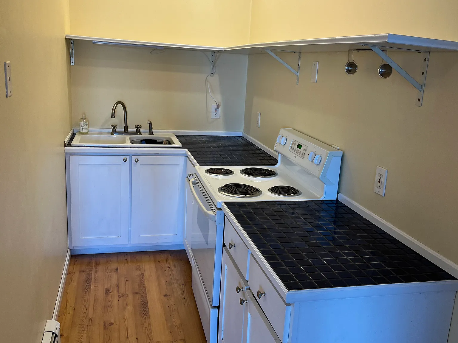 1 bed, 600 sqft, $1,100 — Photo 1