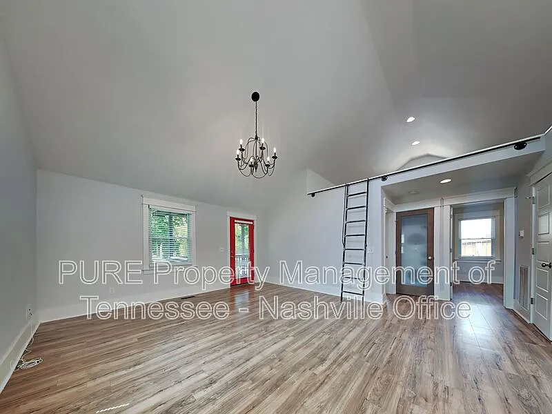2 bed, 1.0 bath, 1058 sqft, $2,250 — Photo 3