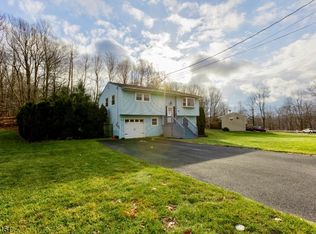 92 Wawayanda Rd, Highland Lakes, NJ 07422