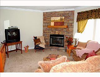 5th image of 635 Benton St