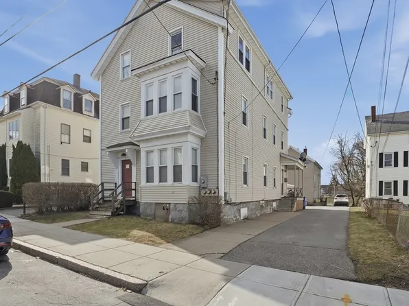 29 Palmer St, Fall River, MA 02724
