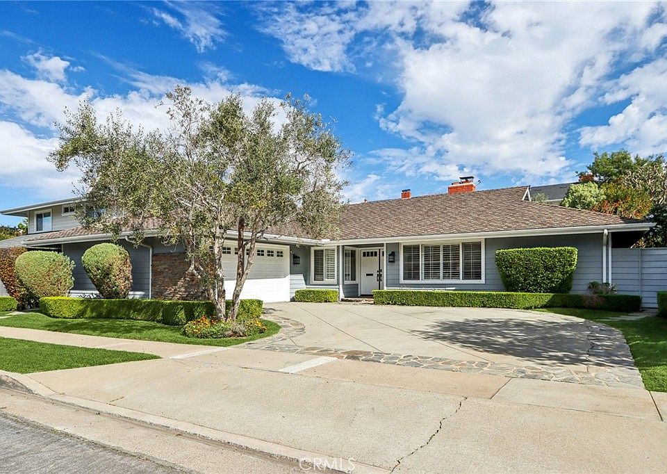 1st image of 2224 Aralia St