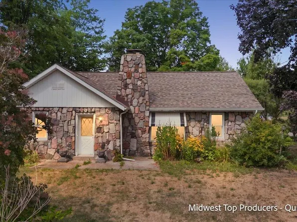 373 N Main St, Casnovia, MI 49318