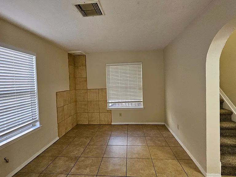 536 Chelwood Park Blvd NE #1-7 — Photo 5