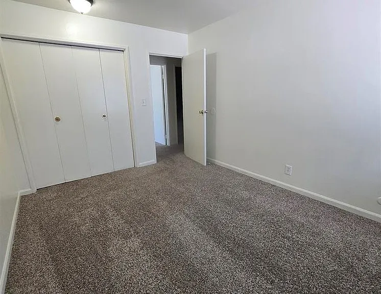 Murray Hill Apartments — Photo 22