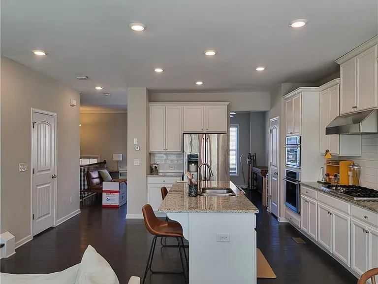 871 Sunset Park Dr — Photo 4
