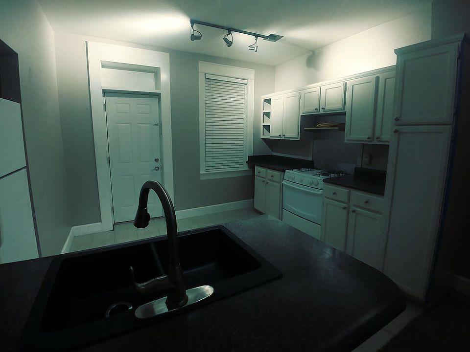 1st image of 604 Page St APT 8