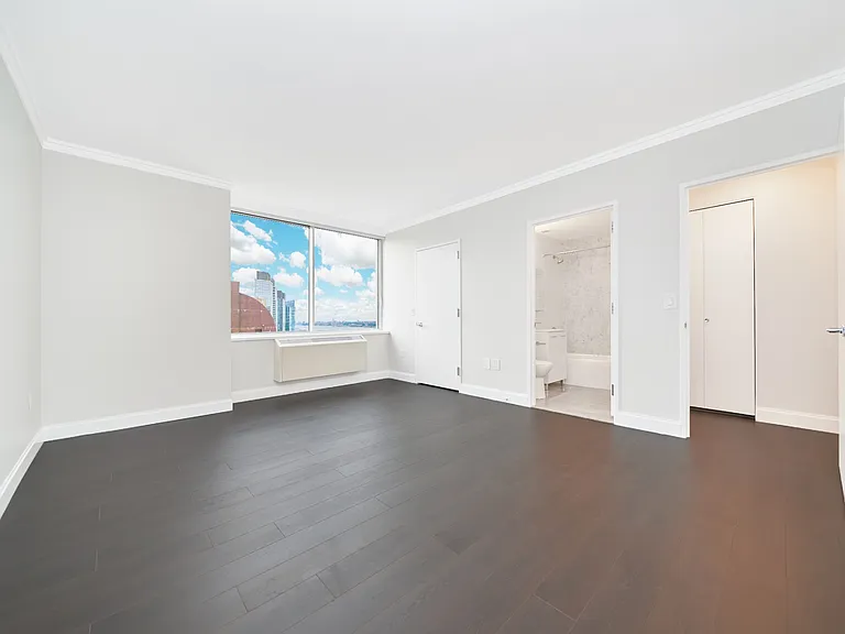 160 Riverside Blvd #21F — Photo 14