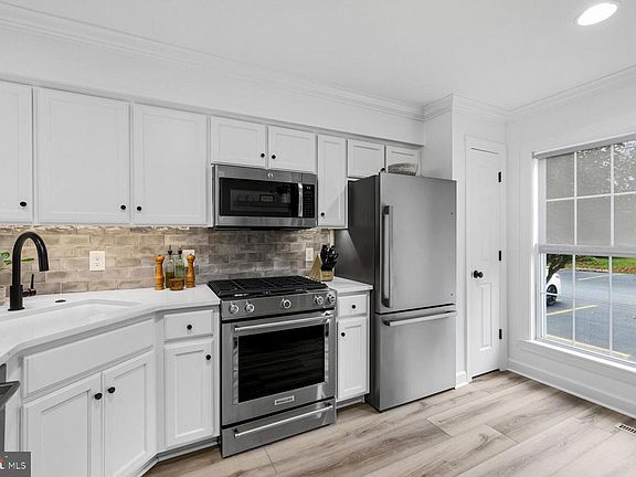 4th image of 2805 American Eagle Way #5