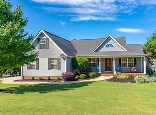 102 Maxey Dr, Norris, SC 29667