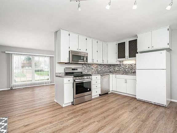 4th image of 3809 N Greenmont Dr