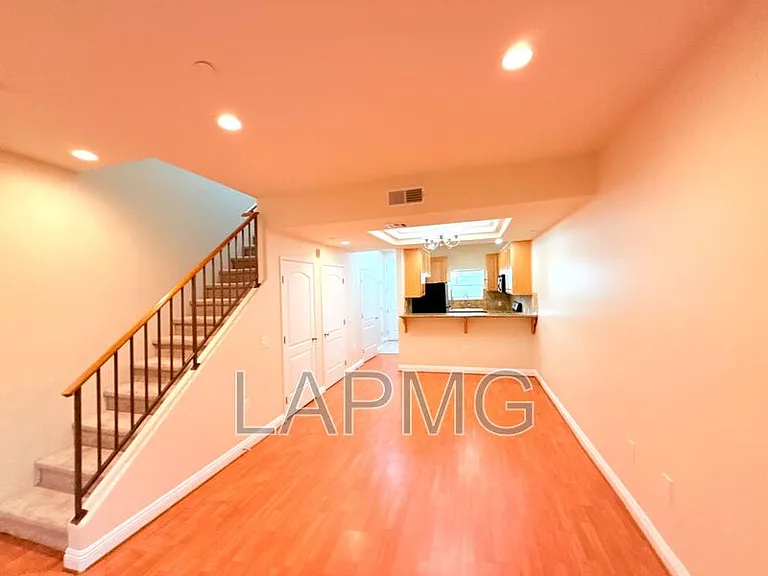 12217 Moorpark St #9 — Photo 2