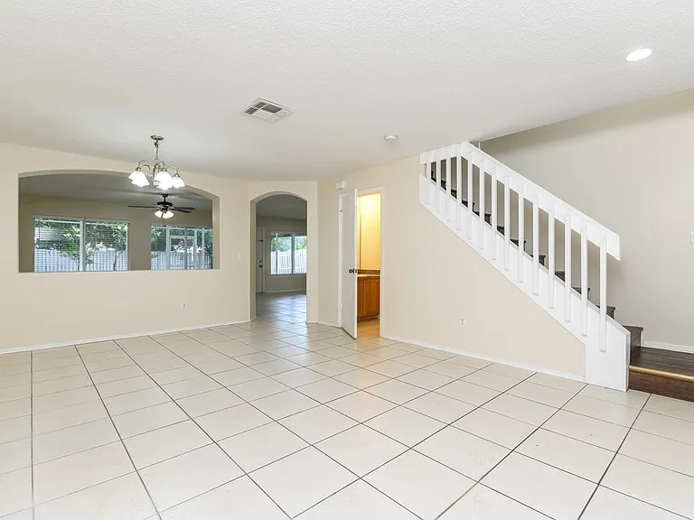 1231 Heather Lake Dr — Photo 4