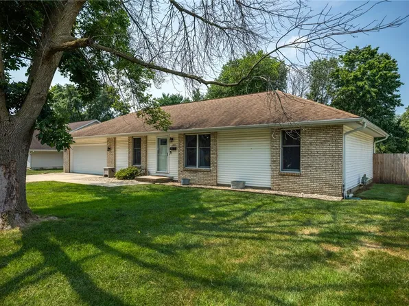 405 N 34th St, Mattoon, IL 61938