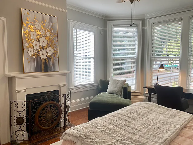 223 W Waldburg St #A — Photo 3
