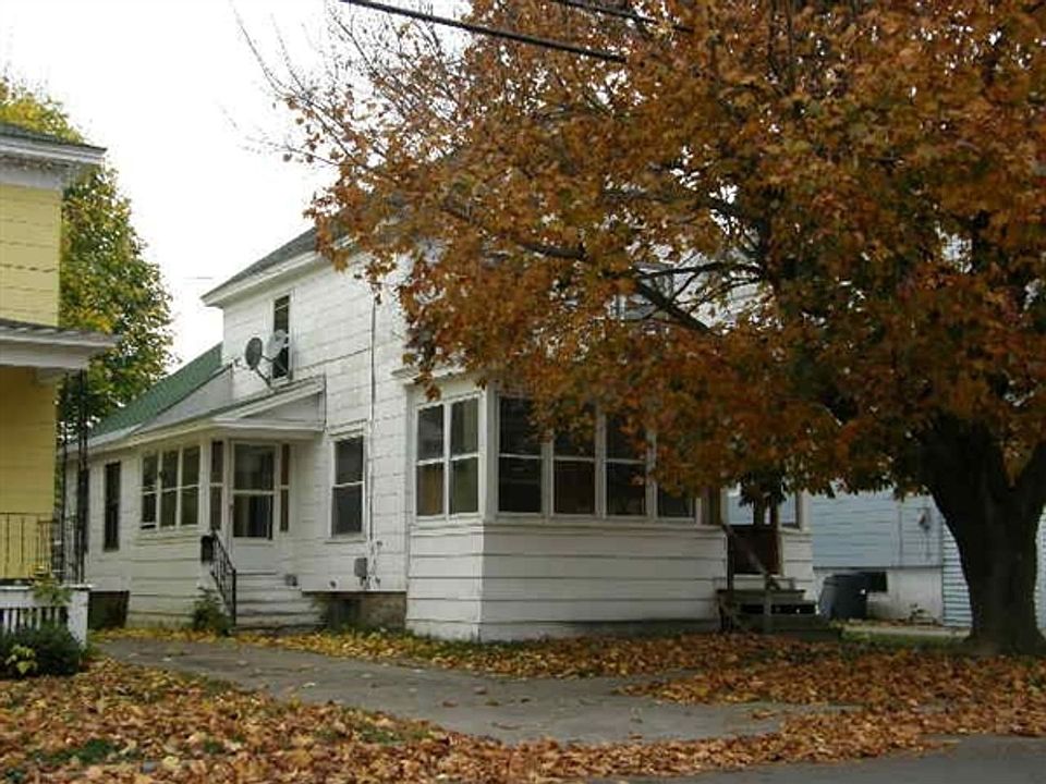 1st image of 140 E 9th St