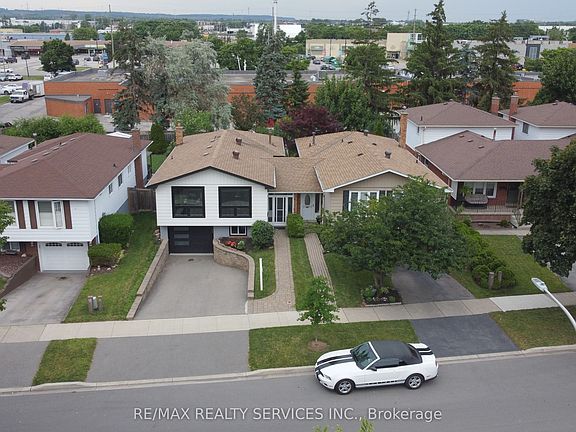 2nd image of 3469 Caplan Cres