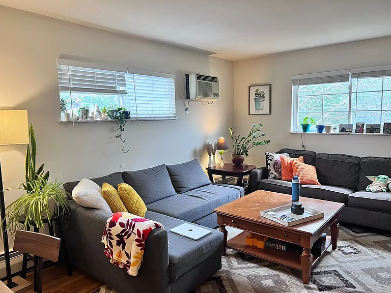1241 Corbett St #4 — Photo 4