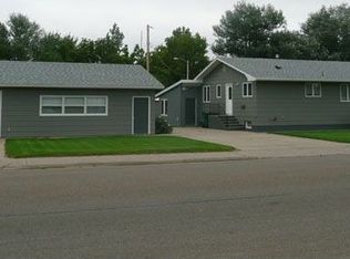 904 Lincoln Ave S, Sidney, MT 59270