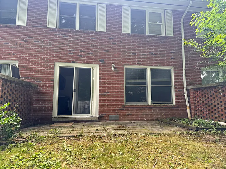 180 Clinton St #180 — Photo 11