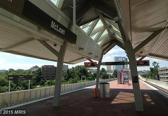InTown McLean SFH Oasis for Short Term rental, 5 min to Tysons Metros, No tolls, EZ commute, Save gas!