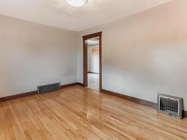 2116 S 23rd St — Photo 7