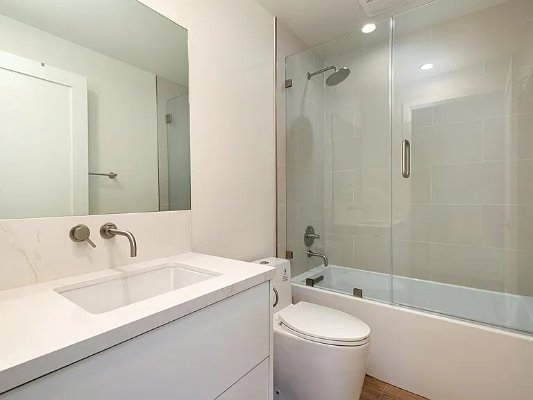 822 S Plymouth Blvd #4 — Photo 22