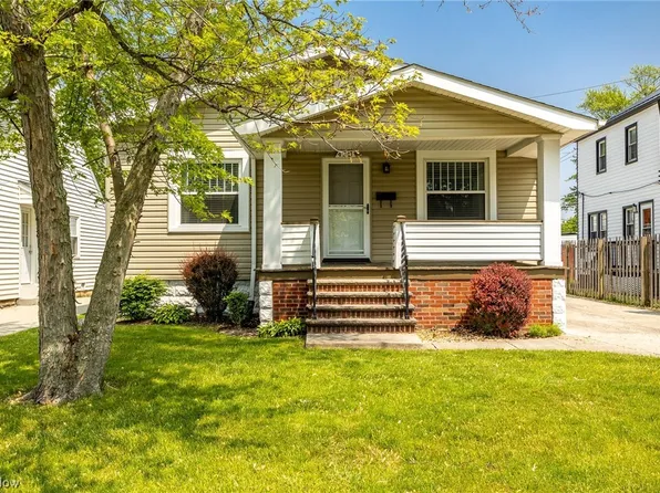 4211 W 210th St, Fairview Park, OH 44126