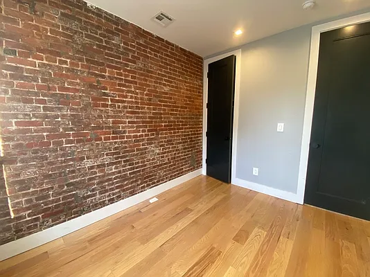 Rented by Lodger Corp | media 35