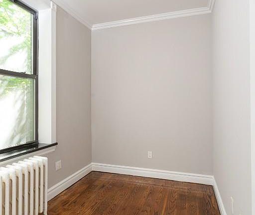 5th image of 326 E 35th St APT 33