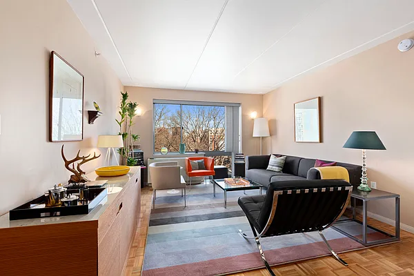 Sold by Triplemint | media 1