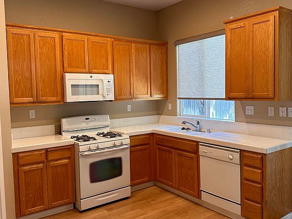 4th image of 227 Carter Pl
