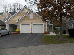 5004 N Oak Ridge Cir, Erie, PA 16509