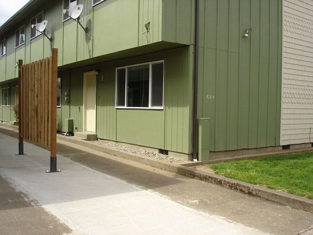 2nd image of 695 Cedar St APT A