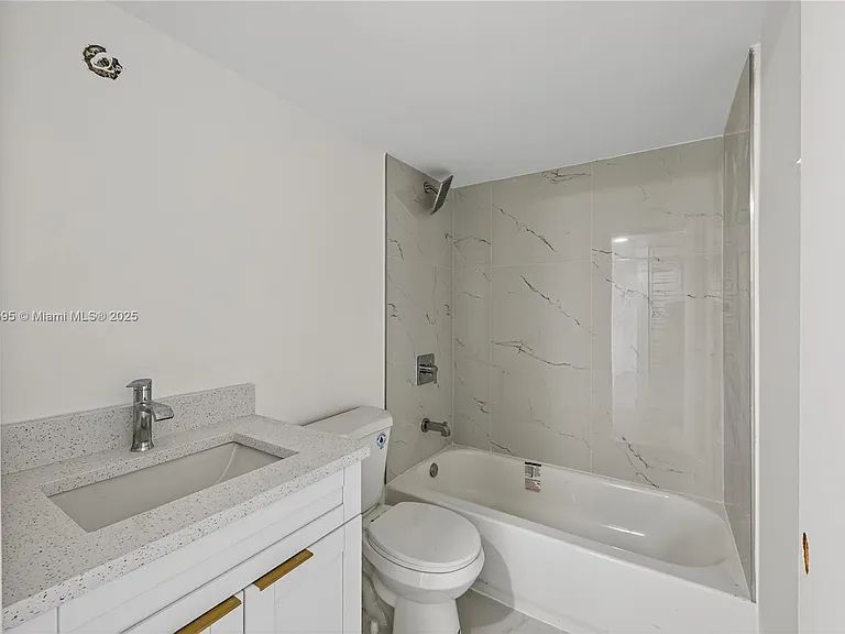 4198 Lakeside Dr #4198 — Photo 13