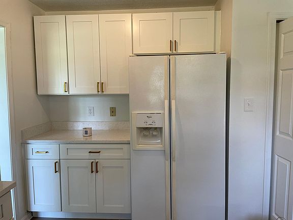 3rd image of 112 Wellington Dr