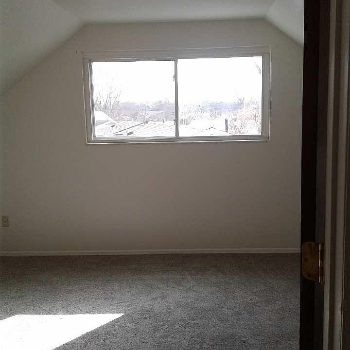 1st image of 458 Mayfield Sq W