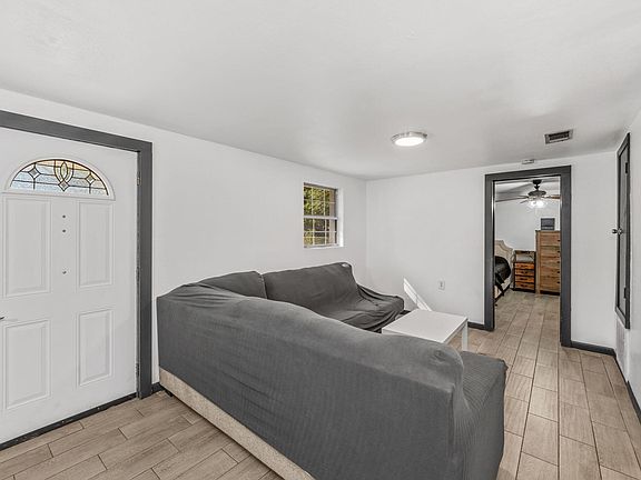 5th image of 205 Pine St