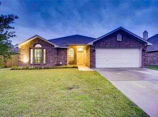 324 Vista Way Dr, Saginaw, TX 76179