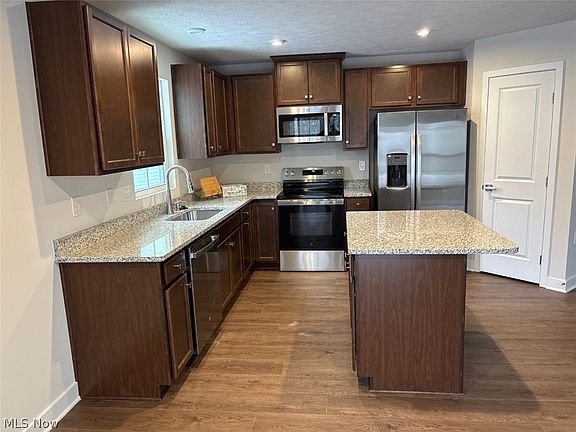 2nd image of 3362 Brentwood Dr