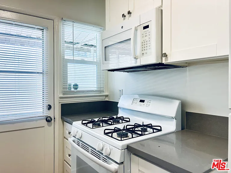 1837 N Normandie Ave #3 — Photo 9