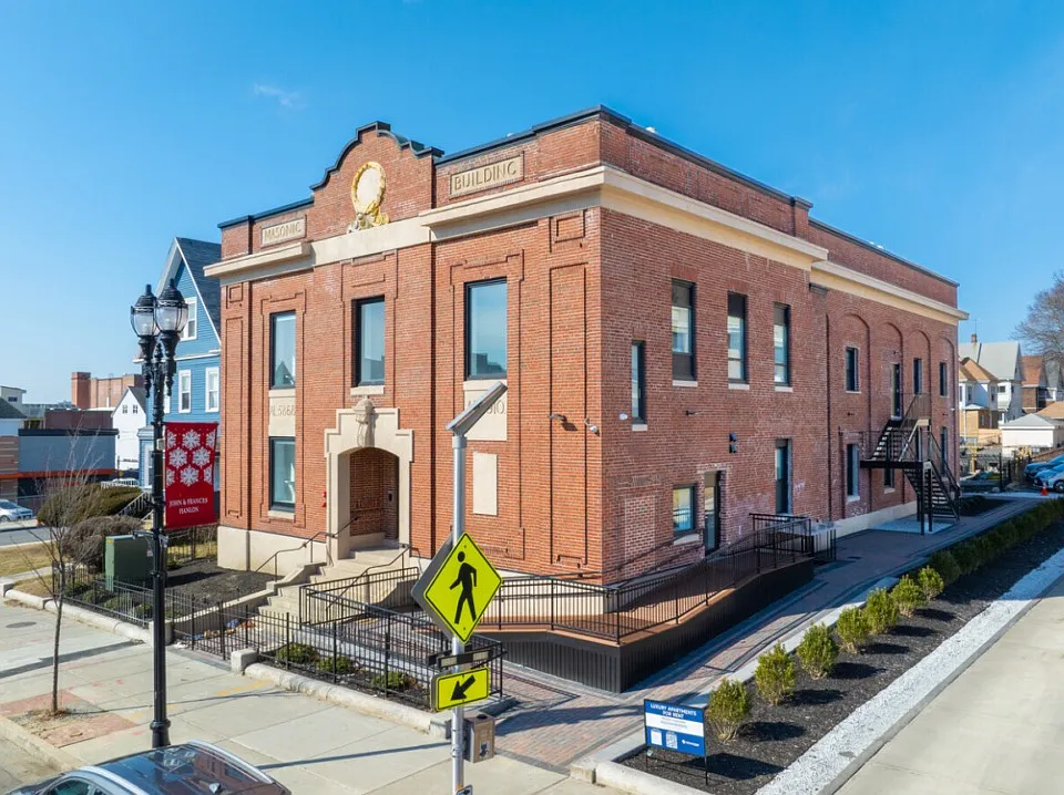 536 Broadway #204