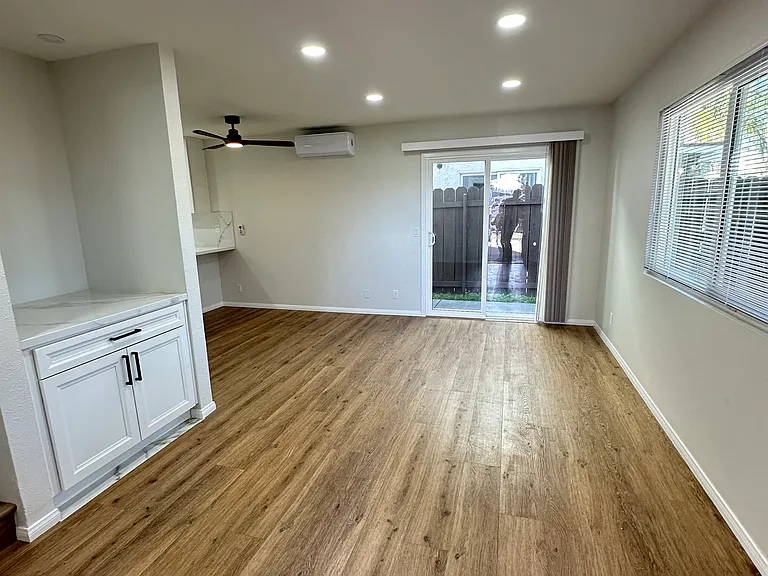 1118 Persimmon Ave — Photo 6