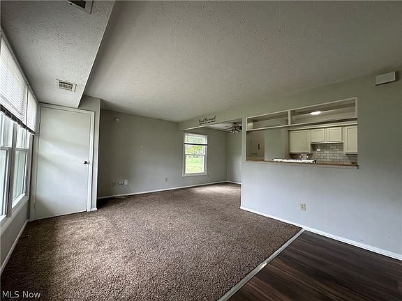 5th image of 600 Canterbury Ln #C-9